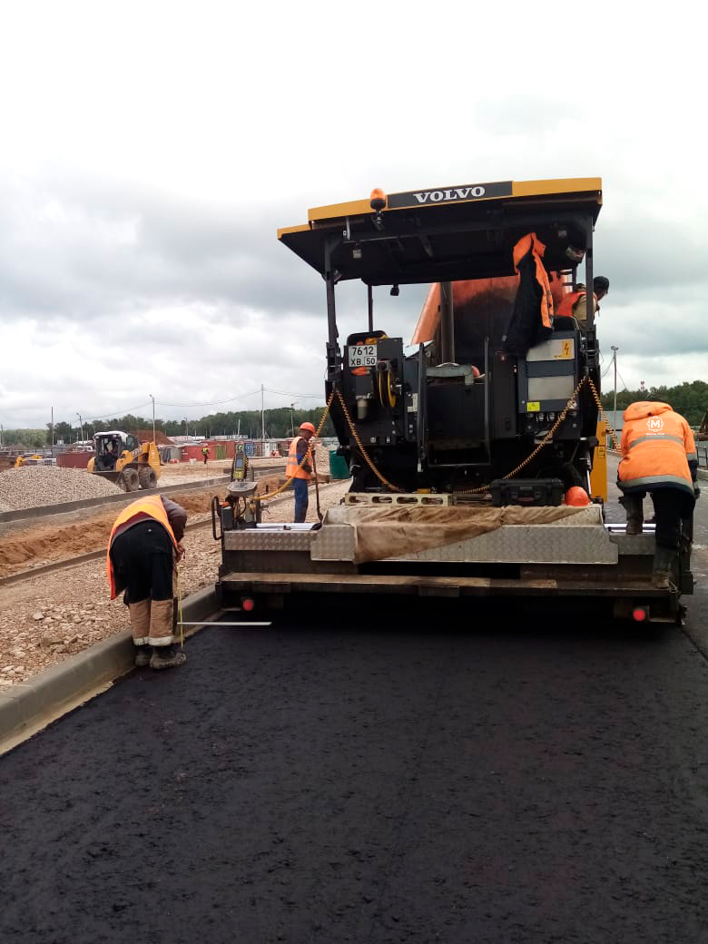 укладка асфальта асфальтоукладчиком укладка асфальта; асфальтирование; асфальтировка
